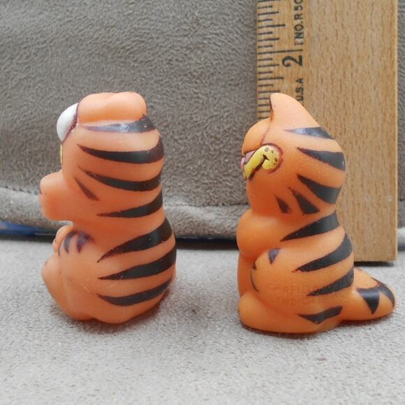 Vintage Two Garfield the Cat Pencil Topper Lot Hong Kong 1980s Retro - Picture 3 of 8
